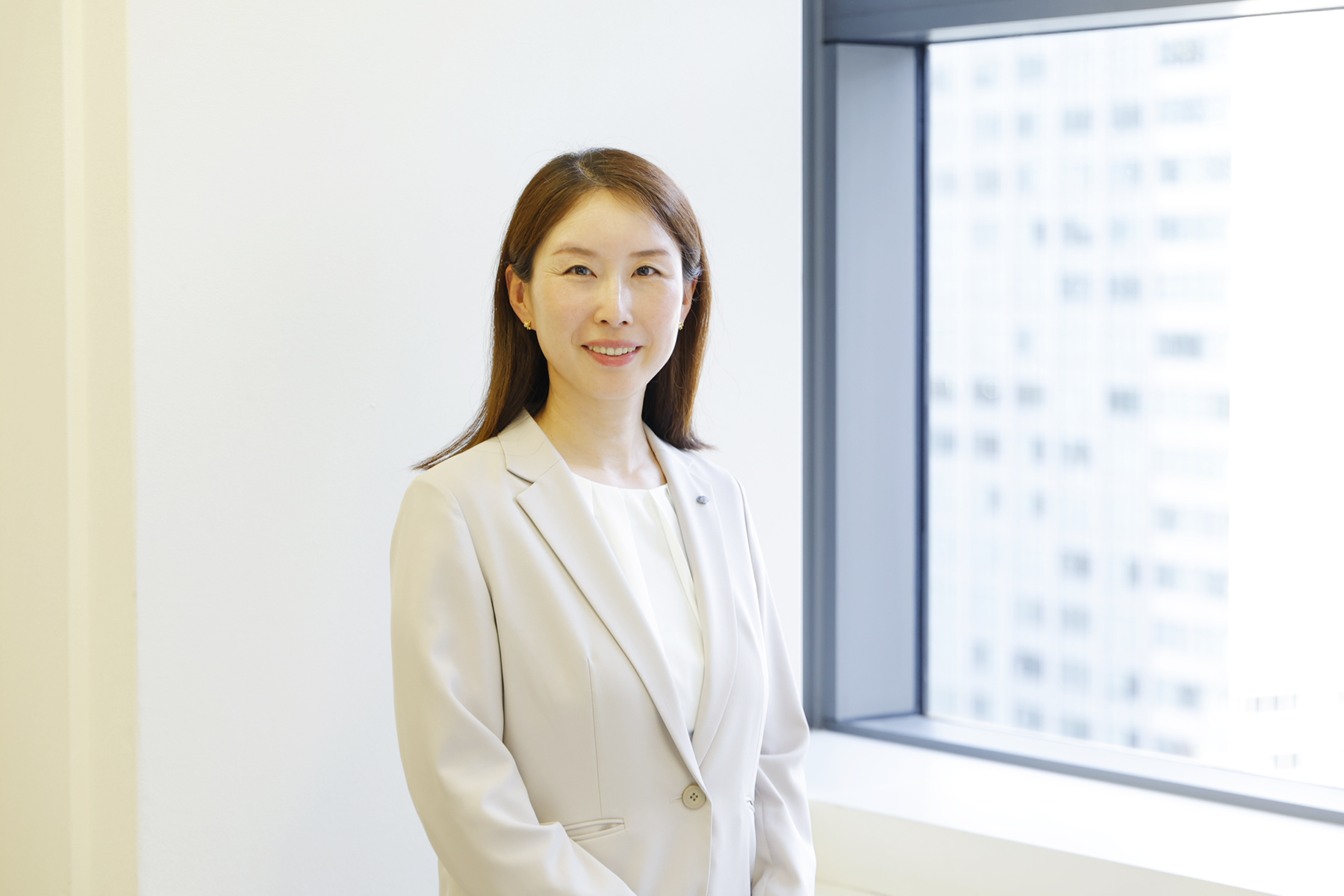 金投資入門　なぜ有事に強い資産なのか？　野村證券・寺田絢子のイメージ